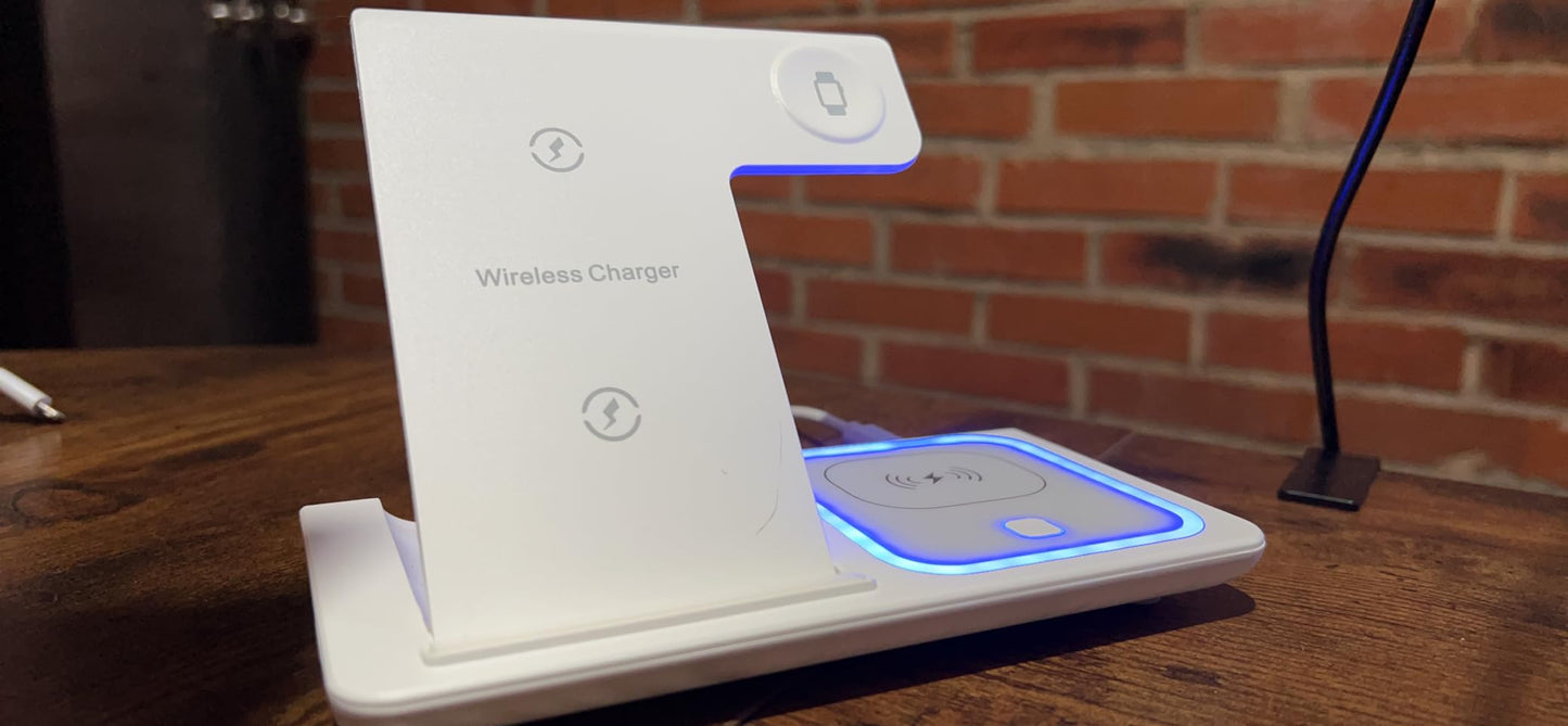 CARGADOR INALÁMBRICO 3 EN 1 – Carga tres dispositivos al mismo tiempo de forma portátil y ordenada